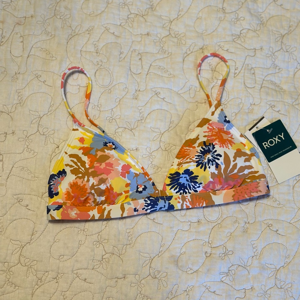 NWT Roxy Beach Classics Bikini Top in ‘Bright White Floral Escape’